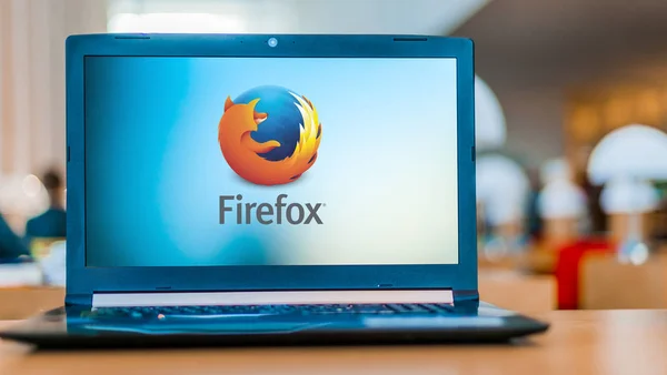 Computer portatile che visualizza logo di Firefox — Foto Stock