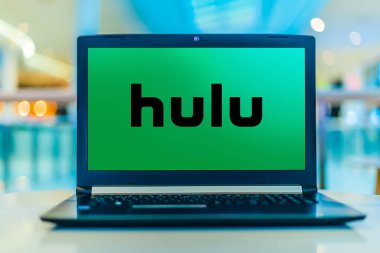 Hulu 'nun logosunu gösteren dizüstü bilgisayar