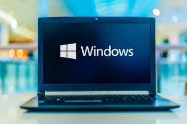 Dizüstü bilgisayarın Windows logosunu göstermesi