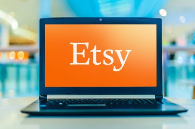 Etsy 'nin logosunu gösteren dizüstü bilgisayar