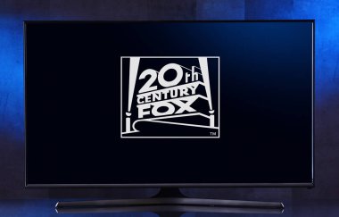 20. yüzyıl stüdyolarının logosunu gösteren düz ekran TV seti