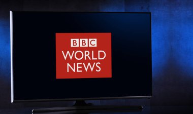 Düz ekran TV seti Bbc World News logosu görüntüleme