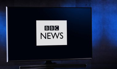 Düz ekran TV seti Bbc Haber logosu görüntüleme