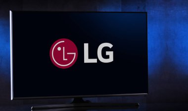 Lg 'in logosunu gösteren düz ekran TV seti