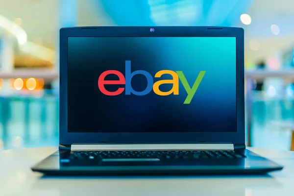 EBayのロゴを表示するラップトップコンピュータ — ストック写真