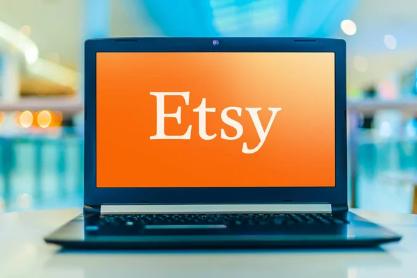Etsyのロゴが表示されるノートパソコン — ストック写真