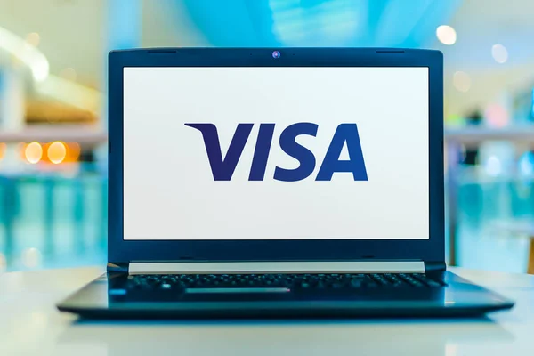 Computadora portátil que muestra el logo Visa —  Fotos de Stock