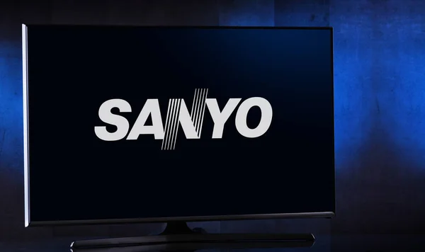 Televizní přijímač s plochou obrazovkou zobrazující logo Sanyo — Stock fotografie