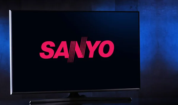 Телевизор с плоским экраном с логотипом Sanyo — стоковое фото