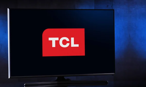 Televisor de pantalla plana con el logotipo de TCL Corporation — Foto de Stock