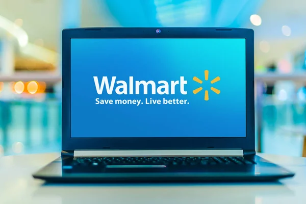 Laptop számítógép a Walmart logójának megjelenítésével — Stock Fotó