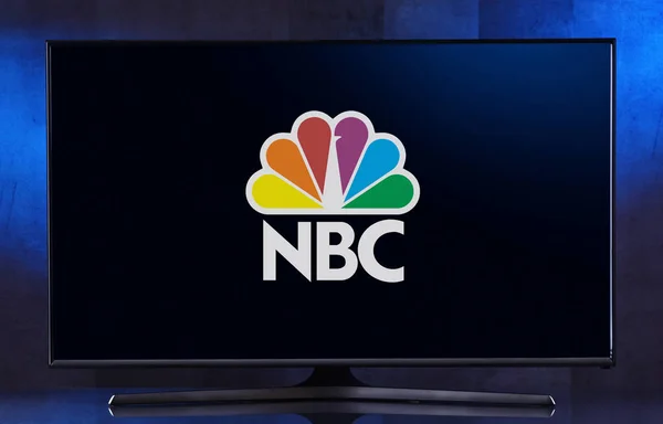 Nbcのロゴを表示するフラットスクリーンテレビセット — ストック写真