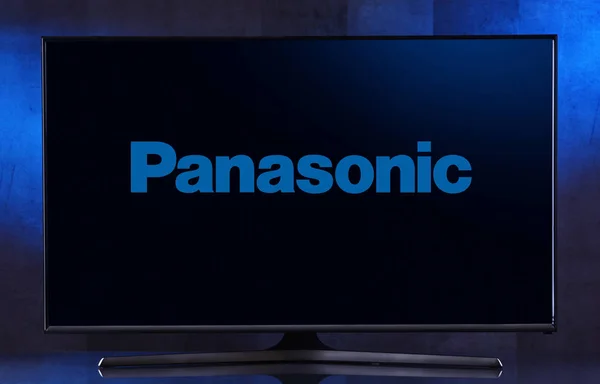 Televizní přijímač s plochou obrazovkou zobrazující logo Panasonic — Stock fotografie