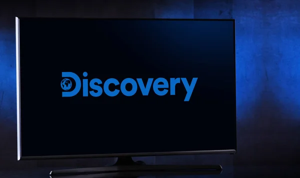 Flat-screen TV set displaying logo of Discovery Channel — Stock Photo, Image