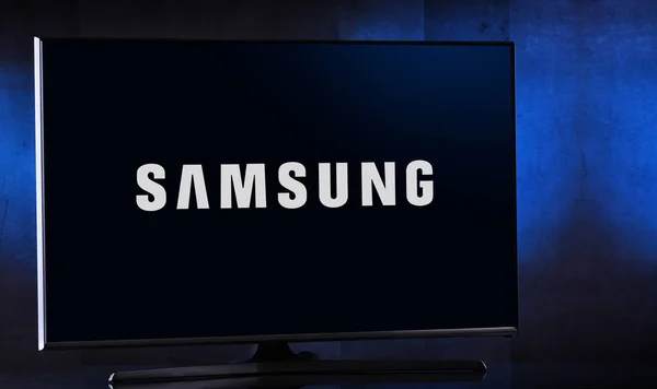 Televisor de pantalla plana que muestra el logotipo de Samsung —  Fotos de Stock