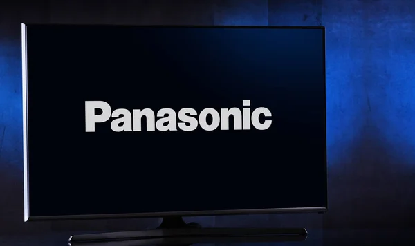 Televisor de pantalla plana que muestra el logotipo de Panasonic — Foto de Stock