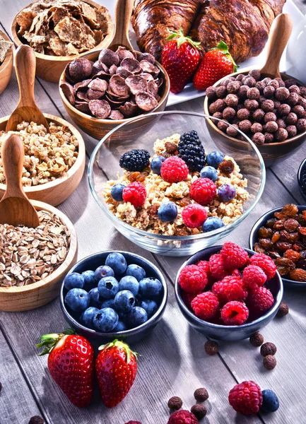 Composição Com Diferentes Tipos Produtos Cereais Pequeno Almoço Frutas Frescas — Fotografia de Stock