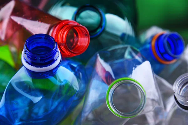 Leere Farbige Kohlensäurehaltige Getränkeflaschen Plastikmüll — Stockfoto