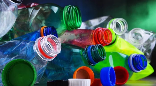 Leere Farbige Kohlensäurehaltige Getränkeflaschen Plastikmüll — Stockfoto