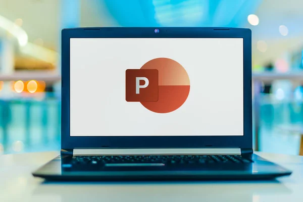 Poznan Pol Feb 2020 Laptop Komputer Wyświetlający Logo Microsoft Powerpoint — Zdjęcie stockowe