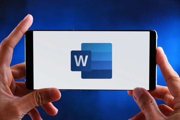 Познан Пол Феб 2020 Руки Держат Смартфон Логотипом Microsoft Word — стоковое фото