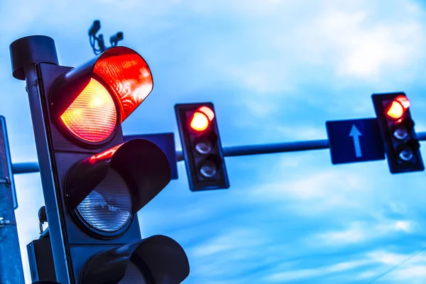 Közlekedési Lámpák Városi Kereszteződés Felett — Stock Fotó