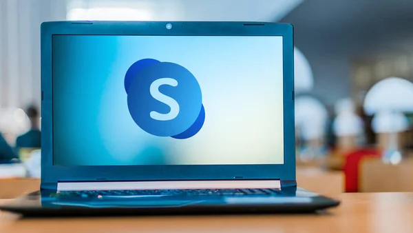 Poznan Pol Feb 2020 Skype Business Server Logóját Megjelenítő Laptop — Stock Fotó