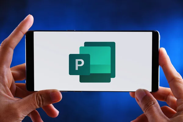 Poznan Pol Feb 2020 Hands Holding Smartphone Displaying Logo Microsoft — Φωτογραφία Αρχείου