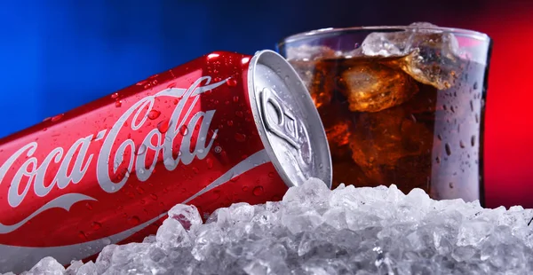 Познан Пол Феб 2020 Банка Кока Колы Газированного Безалкогольного Напитка — стоковое фото