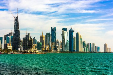 Doha, Katar - 25 Şubat 2020: Doha, Katar 'ın şehir merkezi rıhtımı
