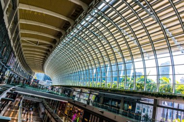 Singapur - Mar 2, 2020: Singapur 'daki Marina Bay Sands Dükkanlarının İçi