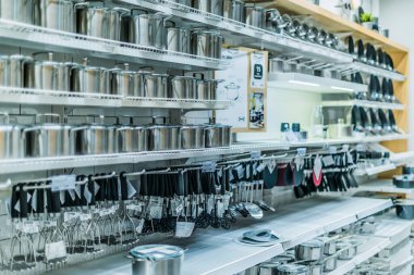 Singapur - Mar 4, 2020: Mobilya ve ev eşyaları tasarlayan ve satan çok uluslu bir grup olan Ikea mağazasının içi