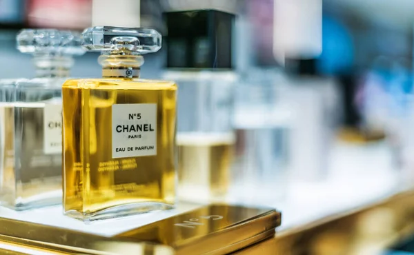 Singapour Mar 2020 Bouteilles Chanel Parfums Sur Une Étagère Magasin — Photo