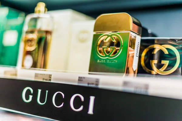 Singapur Mar 2020 Botellas Perfume Gucci Estante Tienda — Foto de Stock