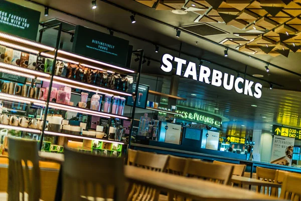 Szingapúr 2020 Márc Starbucks Kávézó Szingapúri Changi Repülőtéren — Stock Fotó