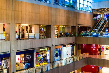 Singapur - Mar 2, 2020: Singapur Orchard Bulvarı 'ndaki Paragon Alışveriş Merkezi