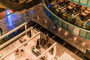 Singapur - Mar 2, 2020: Singapur Orchard Bulvarı 'ndaki Paragon Alışveriş Merkezi