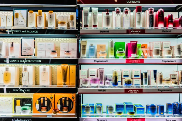 Szingapúr 2020 Március Kozmetikumok Bőrápolási Termékek Sephora Üzletben Egy Francia — Stock Fotó