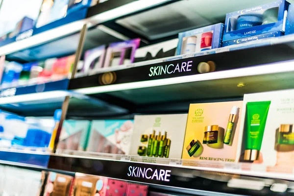 Singapour Mar 2020 Cosmétiques Soins Peau Sur Une Étagère Magasin — Photo