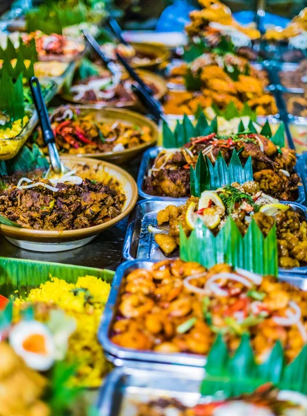 Hagyományos Ázsiai Ételek Eladott Egy Bevásárlóközpont Élelmiszer Bíróság Szingapúrban — Stock Fotó