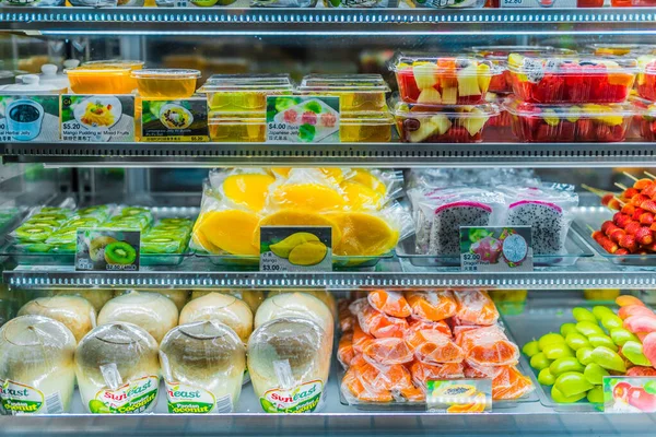 Singapur Mar 2020 Paquetes Con Frutas Frescas Exhibidas Refrigerador Comercial — Foto de Stock