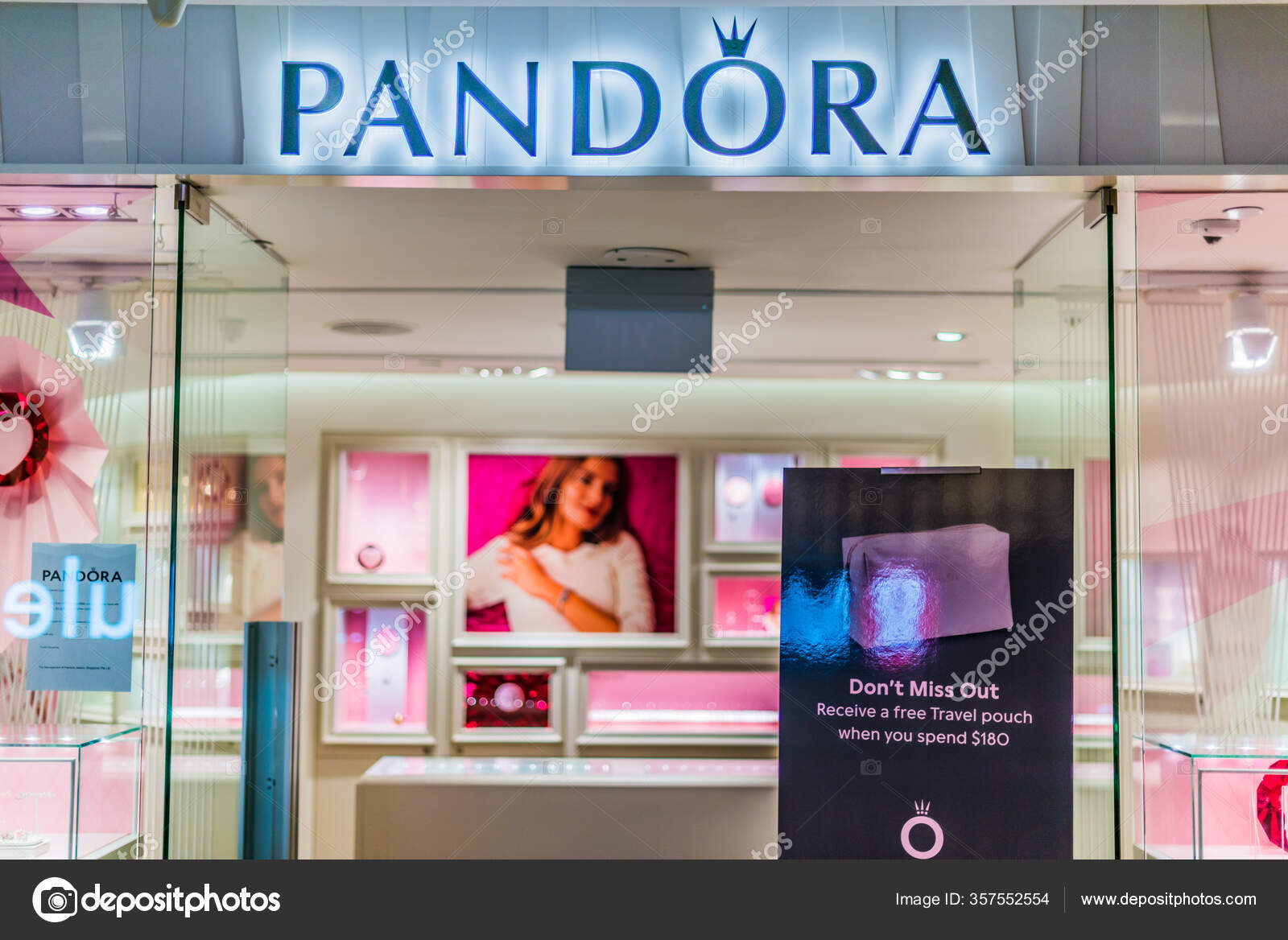 Singapore Mar 2020 Front Entrance Pandora Store Singapore Shopping