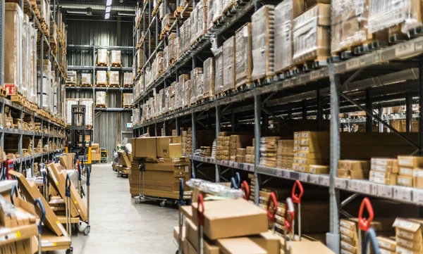 SINGAPORE - MAR 6, 2020: Singapur 'daki IKEA deposunun içi