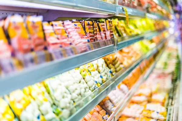 Сингапур Мар 2020 Разнообразие Продуктов Питания Выставленных Продажу Коммерческом Холодильнике — стоковое фото
