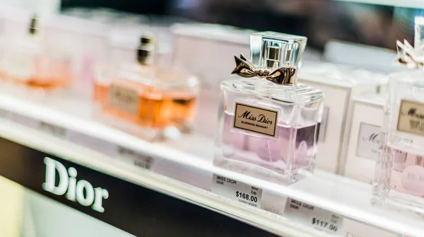 Singapur Mar 2020 Botellas Perfume Dior Estante Tienda — Foto de Stock