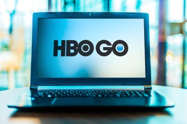 POZNAN, POL - MAR 26, 2020: HBO Go 'nun logosunu gösteren dizüstü bilgisayar, Amerikan premium kablo ağı HBO tarafından her yerde sunulan bir TV hizmeti