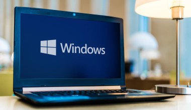 Poznan, Pol - 30 Ocak 2020: Windows 'un bilgisayar logosu, çeşitli grafiksel işletim sistemi ailelerinin hepsi Microsoft tarafından geliştirilmiş, pazarlanmış ve satılmıştır.