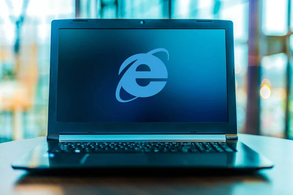 Poznan Pol Mar 2020 显示Internet Explorer标志的笔记本电脑 Internet Explorer是微软开发的Web浏览器 包含在Microsoft Windows操作系统系列中 — 图库照片