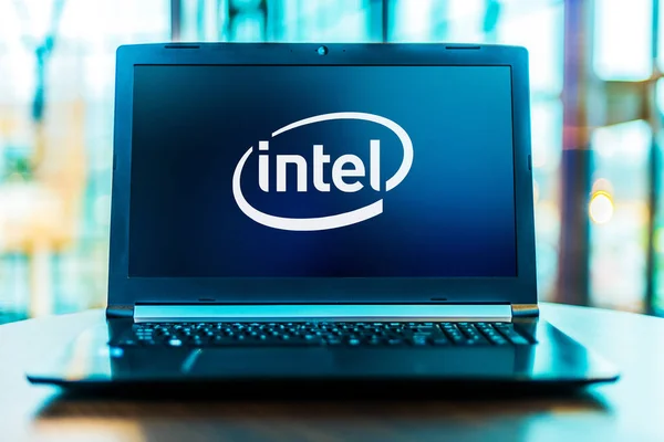 Poznan Pol Mar 2020 Laptop Computer Displaying Logo Intel American — Stock Photo, Image