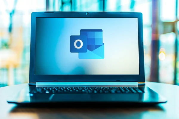 Poznan Pol Mar 2020 Laptop Computer Displaying Logo Microsoft Outlook — Stock Photo, Image